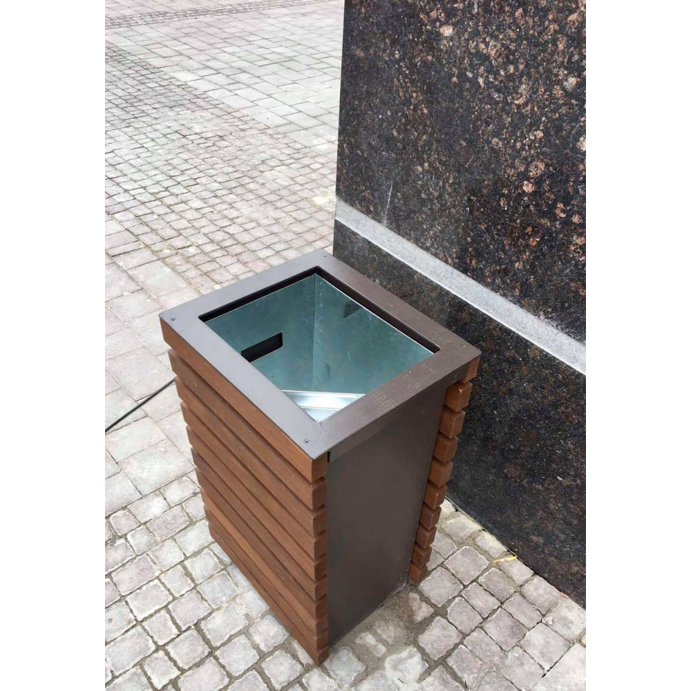 Урна металева з дерев’яними брусами «К-1»