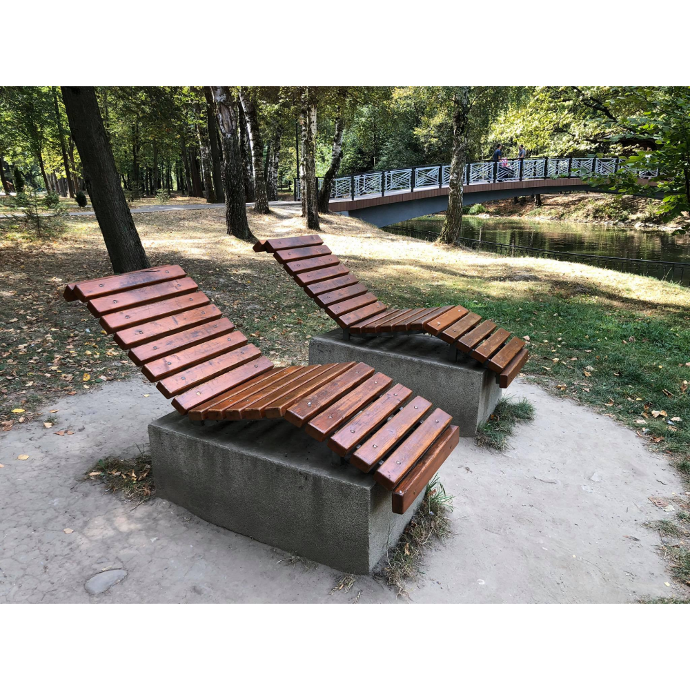 Лежак парковий